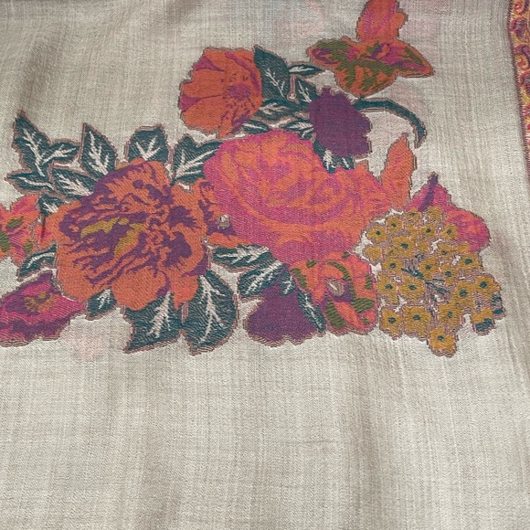 Pashmina Shawl with Kani Border ( large size ) - Picture 10 of 10